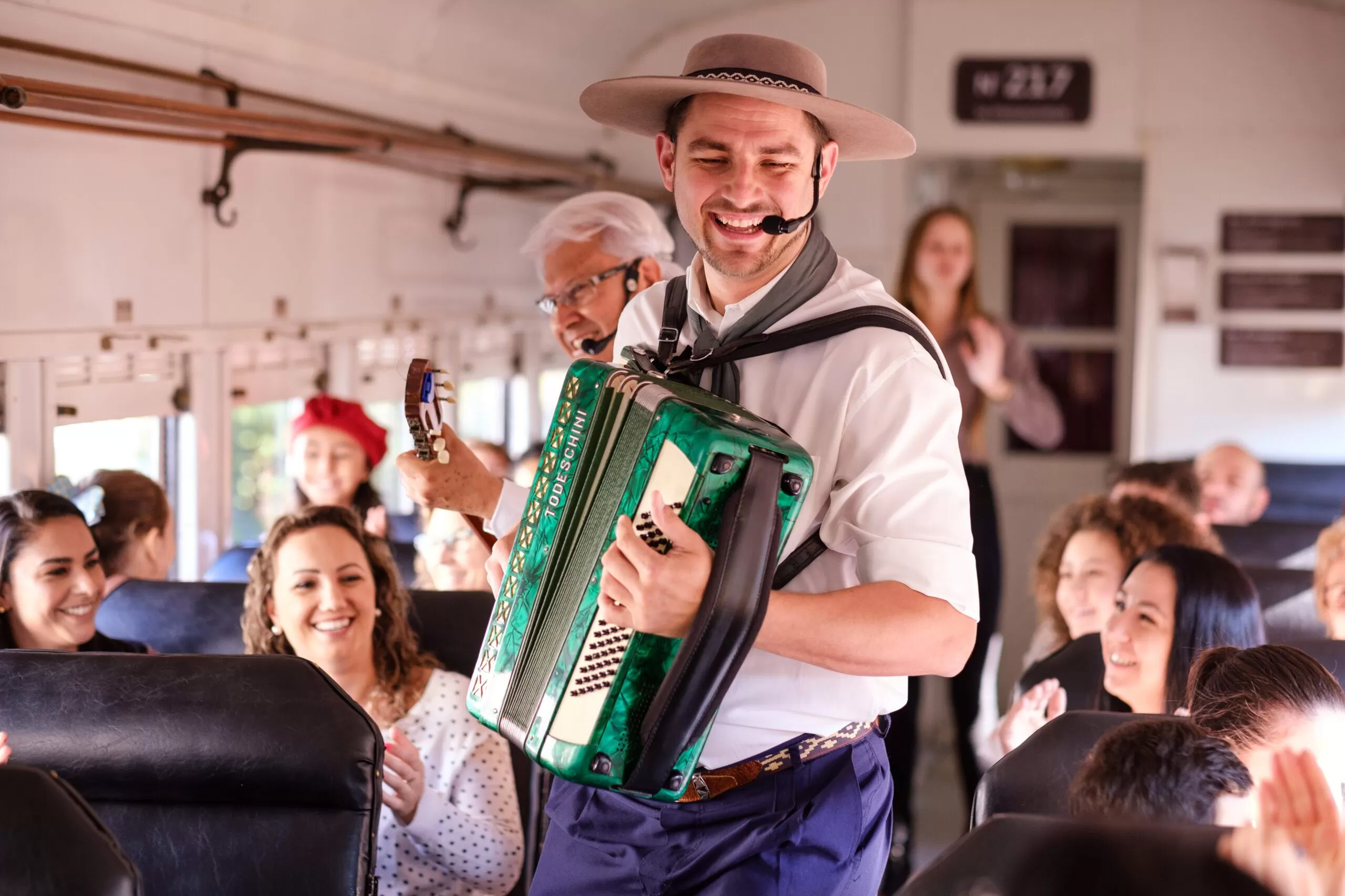 Tour Uva e Vinho + Passeio de Maria Fumaça + Epopeia + Almoço (Coletivo) - Imagem 6